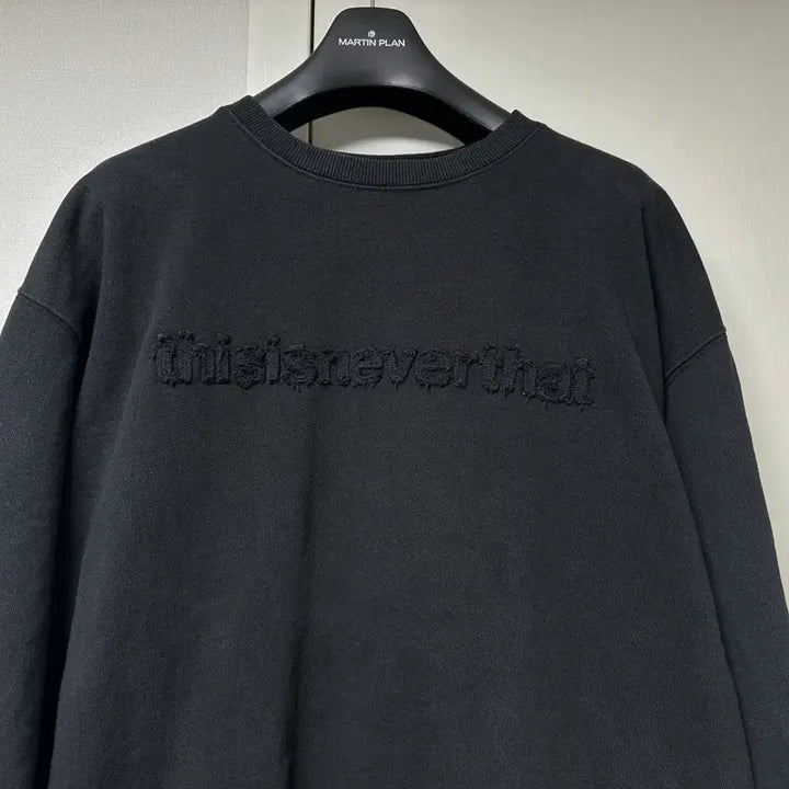 [BUNJANG] thisisneverthat Black Embroidered Logo Sweatshirt / 디스이즈네버댓 블랙 맨투맨 티셔츠 L