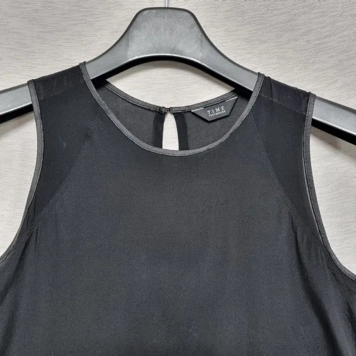 [BUNJANG] Time Sleeveless Blouse (Women&