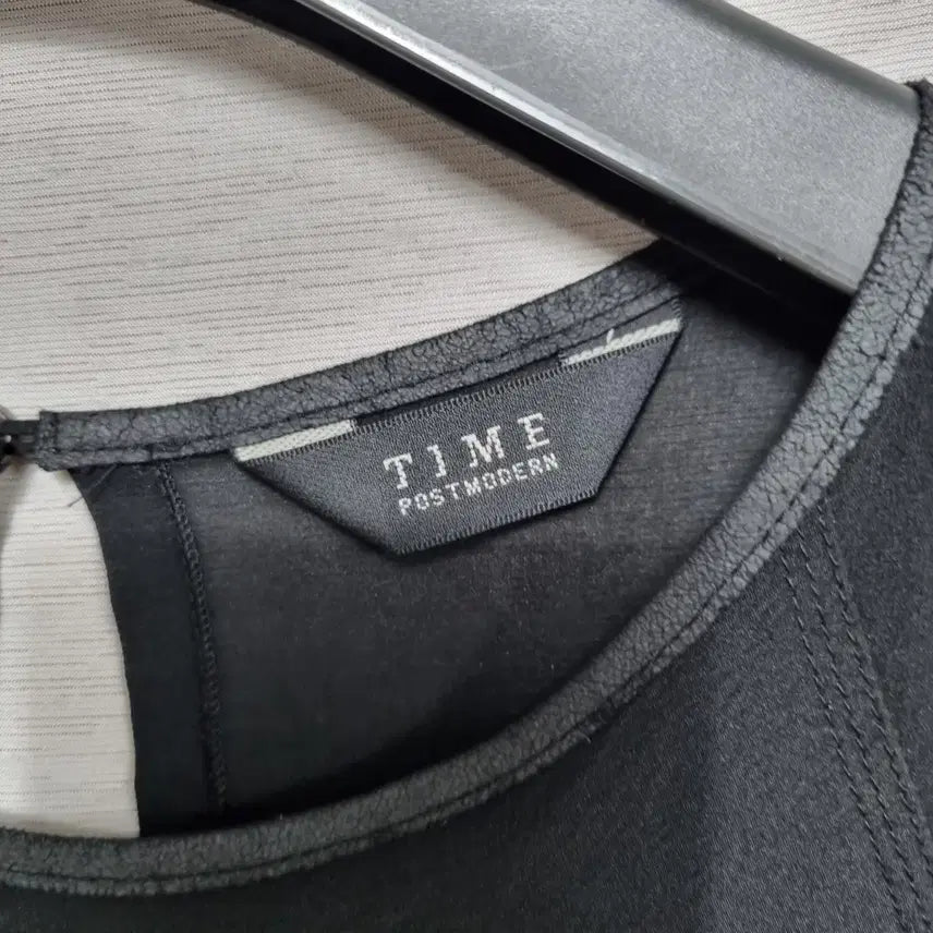 [BUNJANG] Time Sleeveless Blouse (Women&
