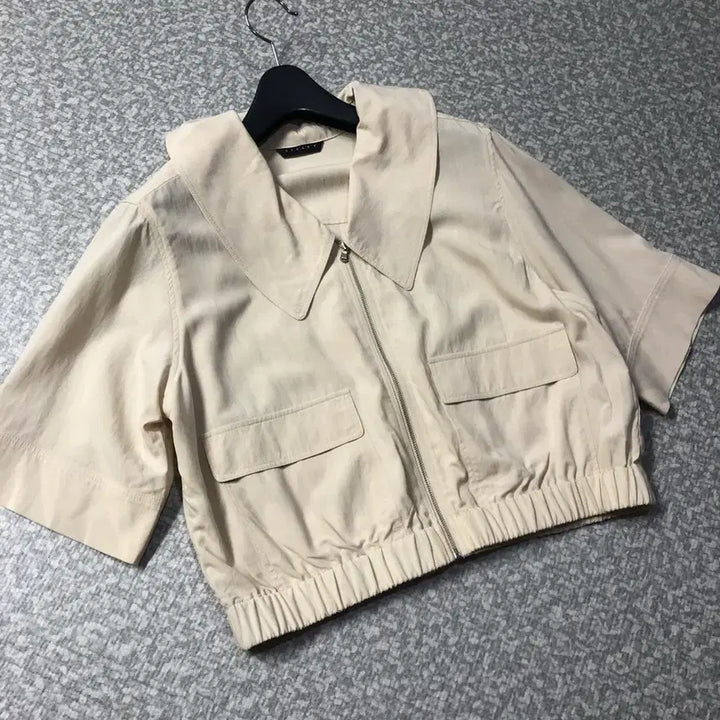 [BUNJANG] Sisley 2023 Zip-Up Jacket / 시슬리 23년 반팔 집업 자켓 점퍼 간절기 재킷 출근룩