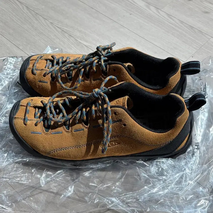 [BUNJANG] Keen Jasper Suede Camel Sneakers / 킨 재스퍼 스웨이드 카멜 스니커즈