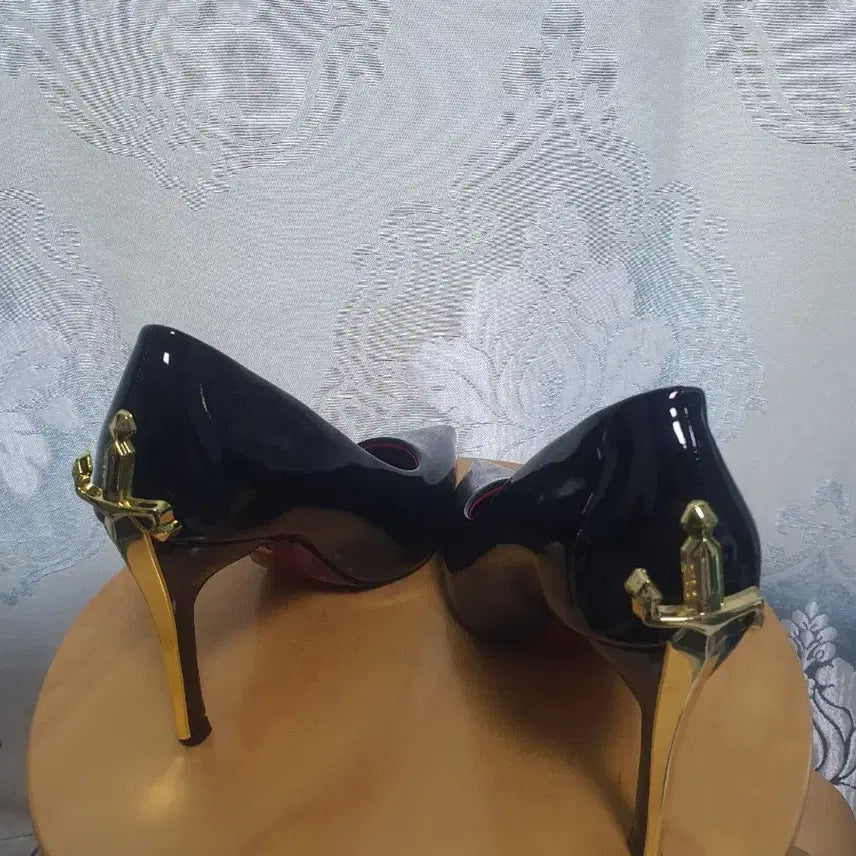 [BUNJANG] Luxury Black Enamel Stiletto Heels / 럭셔리 블랙 에나멜 스틸레토 하이힐