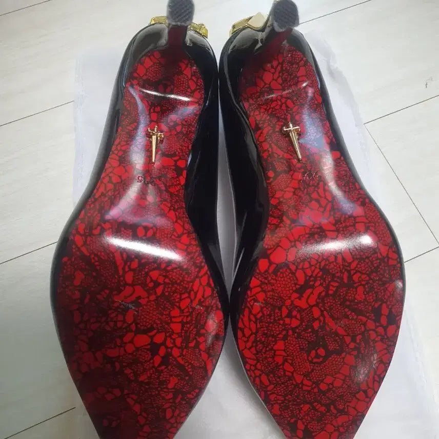 [BUNJANG] Luxury Black Enamel Stiletto Heels / 럭셔리 블랙 에나멜 스틸레토 하이힐