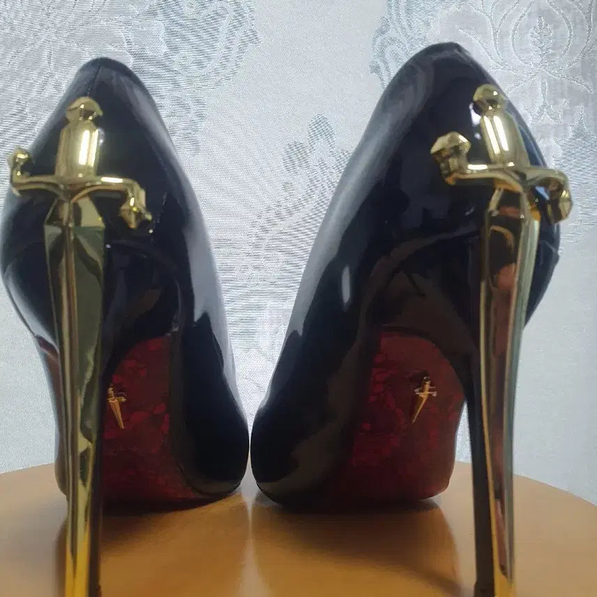 [BUNJANG] Luxury Black Enamel Stiletto Heels / 럭셔리 블랙 에나멜 스틸레토 하이힐
