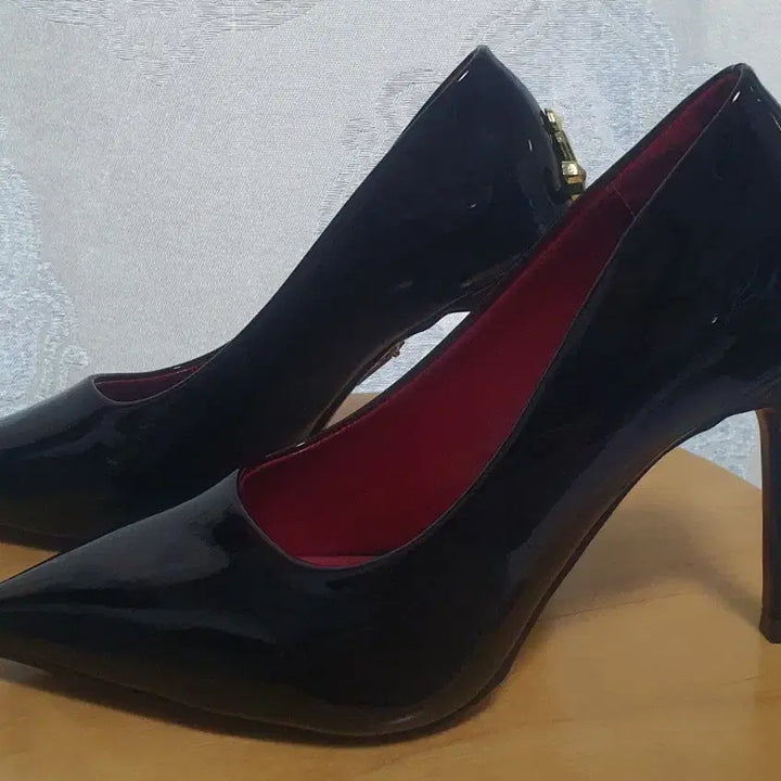 [BUNJANG] Luxury Black Enamel Stiletto Heels / 럭셔리 블랙 에나멜 스틸레토 하이힐