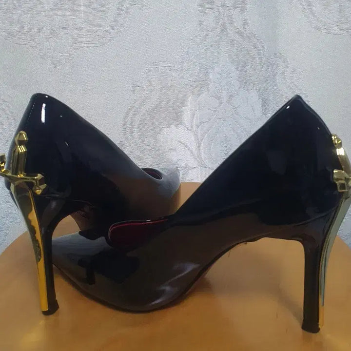 [BUNJANG] Luxury Black Enamel Stiletto Heels / 럭셔리 블랙 에나멜 스틸레토 하이힐
