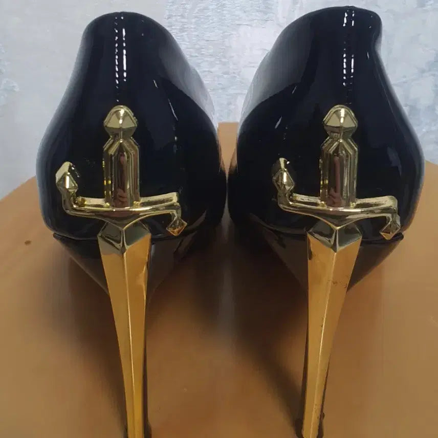 [BUNJANG] Luxury Black Enamel Stiletto Heels / 럭셔리 블랙 에나멜 스틸레토 하이힐