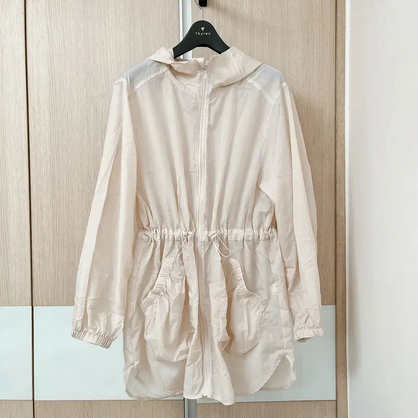 [SOLD OUT] 일본 GU 바람막이 새상품