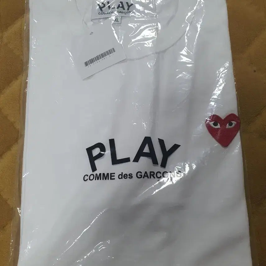 [BUNJANG] 꼼데가르송 PLAY 흰색 반팔티 XL / 꼼데가르송 PLAY 흰색 반팔티 XL