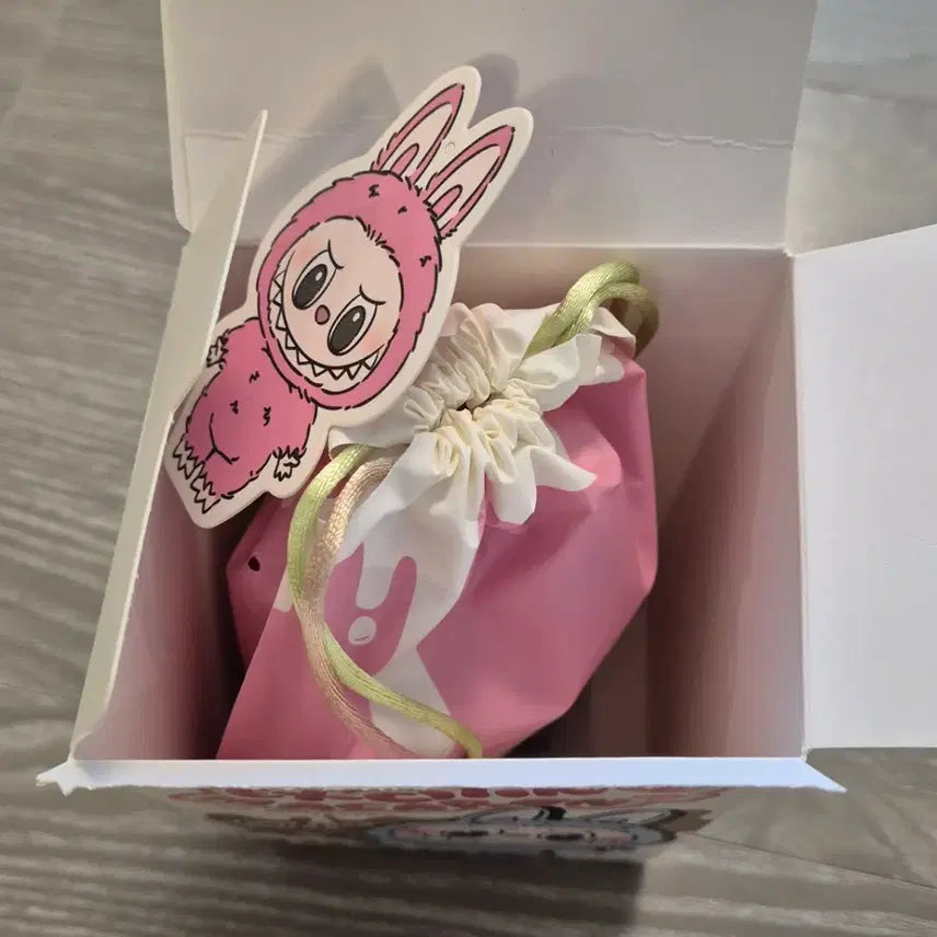 [BUNJANG] 라부부 마카롱 리치 베리(파우치 포함) 팝니다. / 라부부 마카롱 리치 베리(파우치 포함) 팝니다.