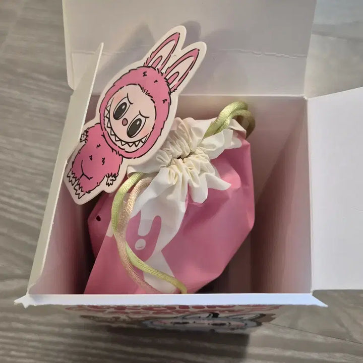 [BUNJANG] 라부부 마카롱 리치 베리(파우치 포함) 팝니다. / 라부부 마카롱 리치 베리(파우치 포함) 팝니다.