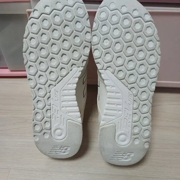 [BUNJANG] New Balance 247 White Sneakers / 뉴발란스 247 흰색 운동화