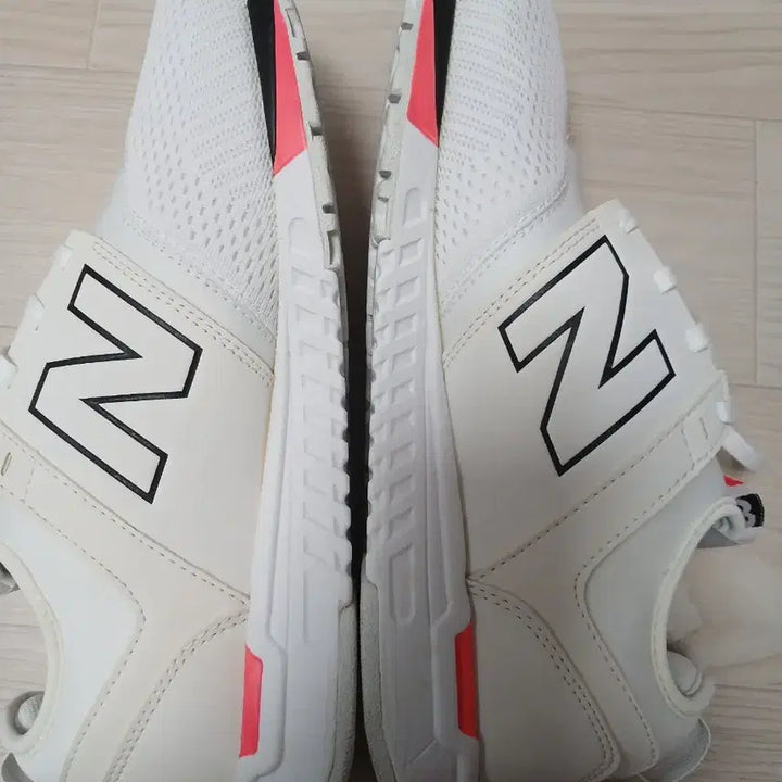 [BUNJANG] New Balance 247 White Sneakers / 뉴발란스 247 흰색 운동화