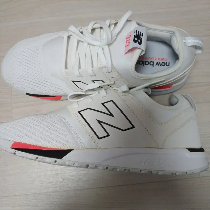 [BUNJANG] New Balance 247 White Sneakers / 뉴발란스 247 흰색 운동화
