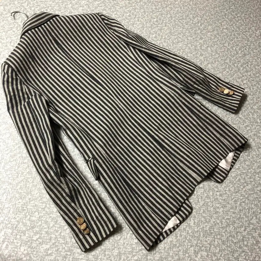 [SOLD OUT] 모조에스핀 금장 로고 단추 스트라이프 자켓 재킷 출근룩 올드머니룩