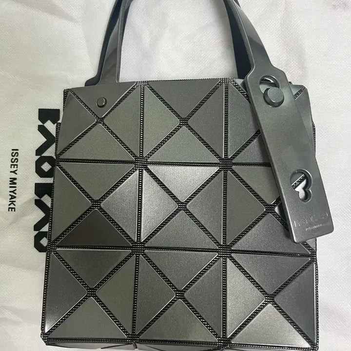 [SOLD OUT] 이세이미야케 바오바오 캐럿 백 미니 건메탈
