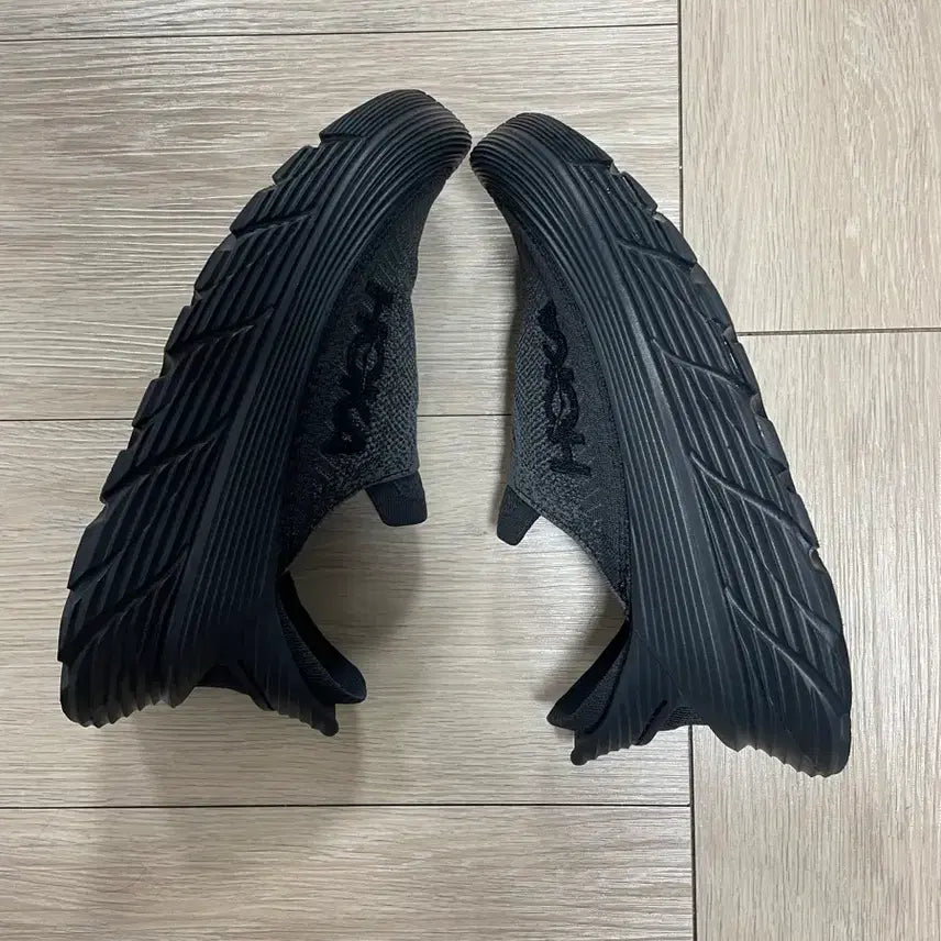 [SOLD OUT] 호카 리스토어 TC 블랙 슬립온