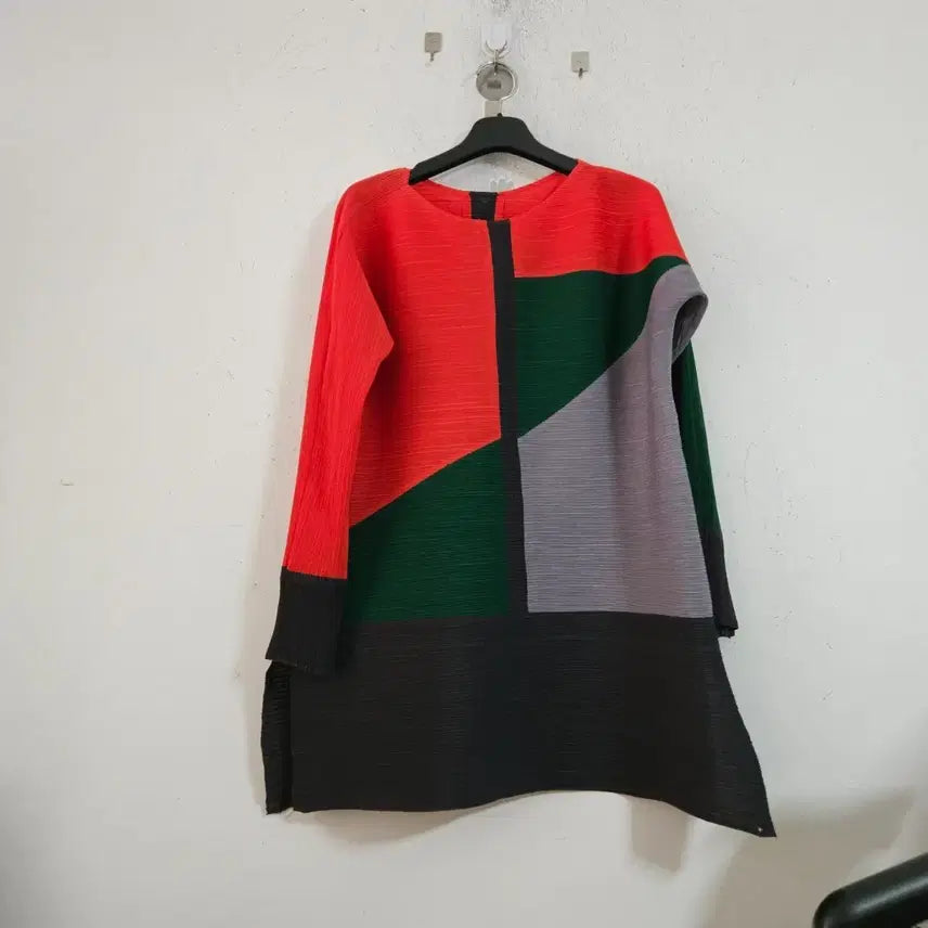 [SOLD OUT] 컬러 블록 플리츠 롱 티셔츠