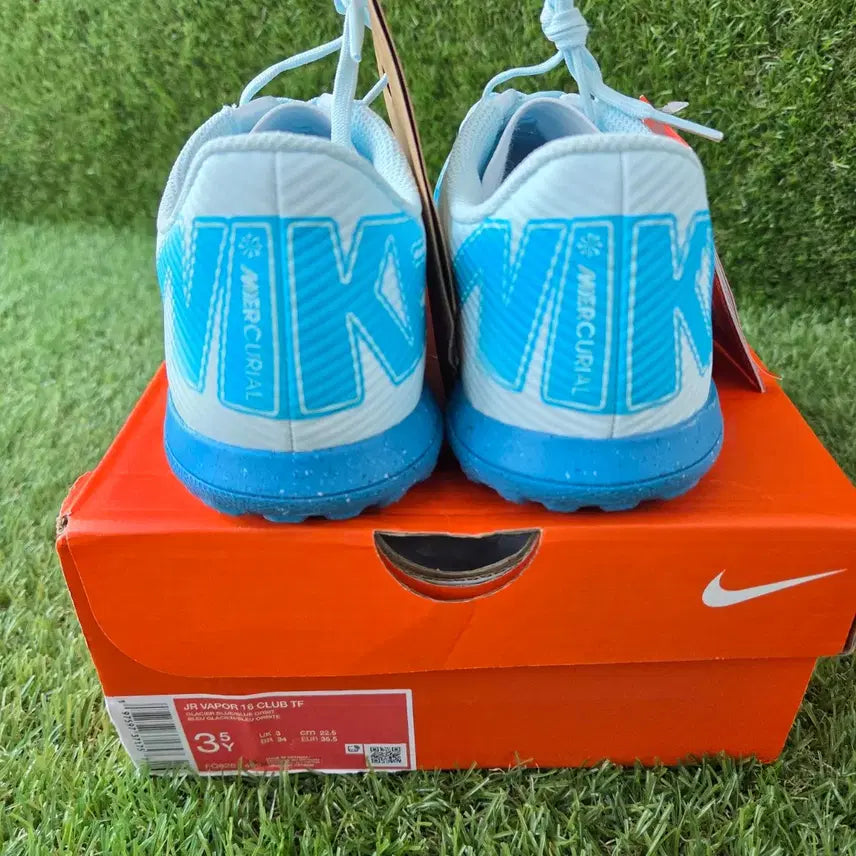 [BUNJANG] Nike Kids Futsal Soccer Shoes (Sky Blue) / 나이키 키즈 풋살화 축구화 하늘색 새상품