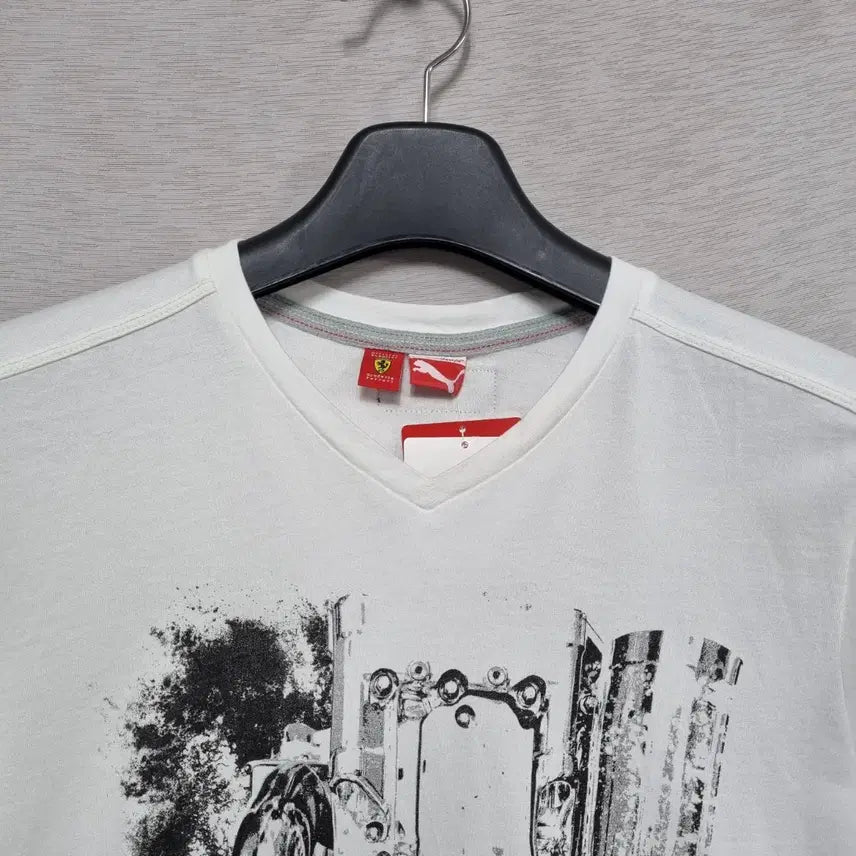 [BUNJANG] Puma x Ferrari V-Neck T-Shirt (White) - Men&