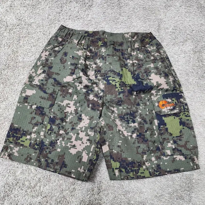 [BUNJANG] Nepa Digital Camo Shorts / 네파 디지털 카모 반바지 95 M 30인치 새제품