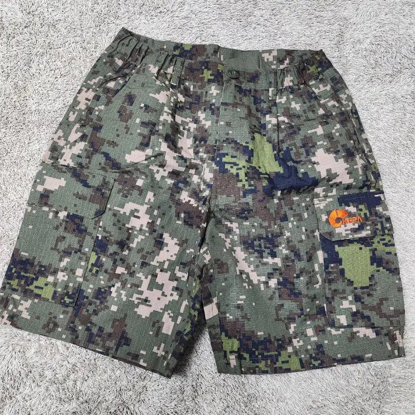 [BUNJANG] Nepa Digital Camo Shorts / 네파 디지털 카모 반바지 95 M 30인치 새제품