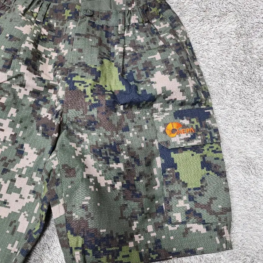 [BUNJANG] Nepa Digital Camo Shorts / 네파 디지털 카모 반바지 95 M 30인치 새제품
