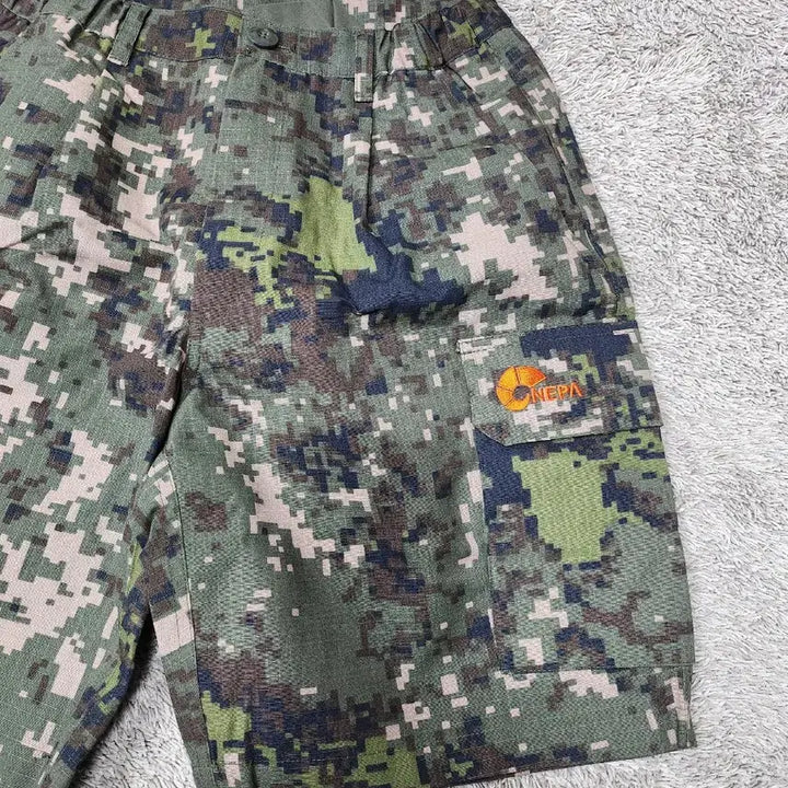 [BUNJANG] Nepa Digital Camo Shorts / 네파 디지털 카모 반바지 95 M 30인치 새제품