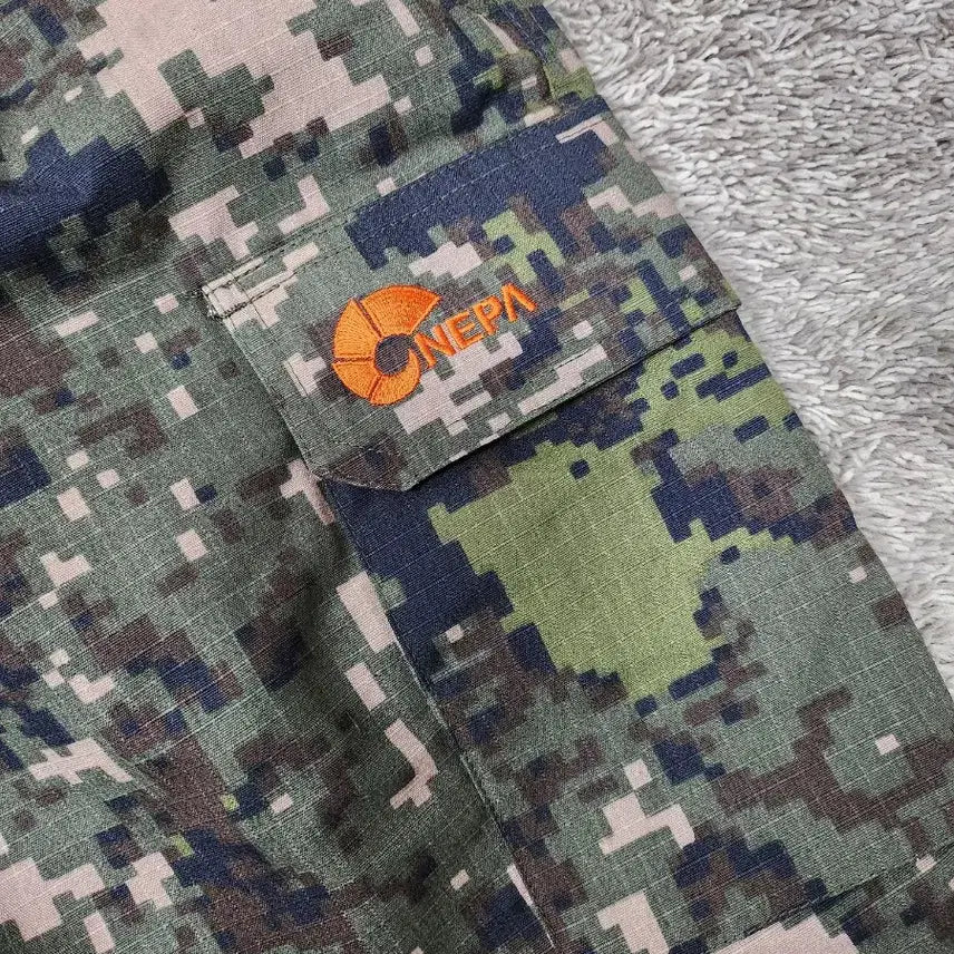 [BUNJANG] Nepa Digital Camo Shorts / 네파 디지털 카모 반바지 95 M 30인치 새제품