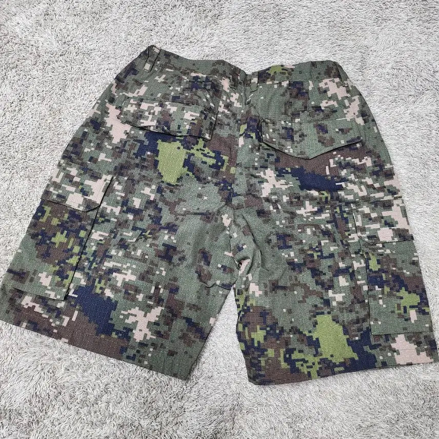 [BUNJANG] Nepa Digital Camo Shorts / 네파 디지털 카모 반바지 95 M 30인치 새제품