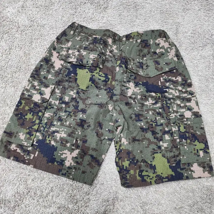 [BUNJANG] Nepa Digital Camo Shorts / 네파 디지털 카모 반바지 95 M 30인치 새제품