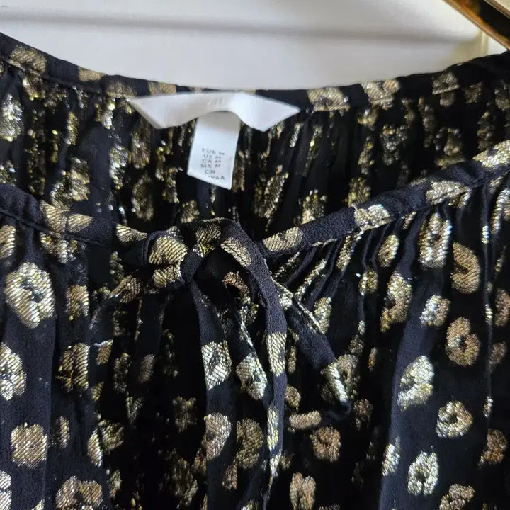 [BUNJANG] H&amp;M Black &amp; Gold Pattern Blouse / H&amp;M 블랙/골드 패턴 블라우스
