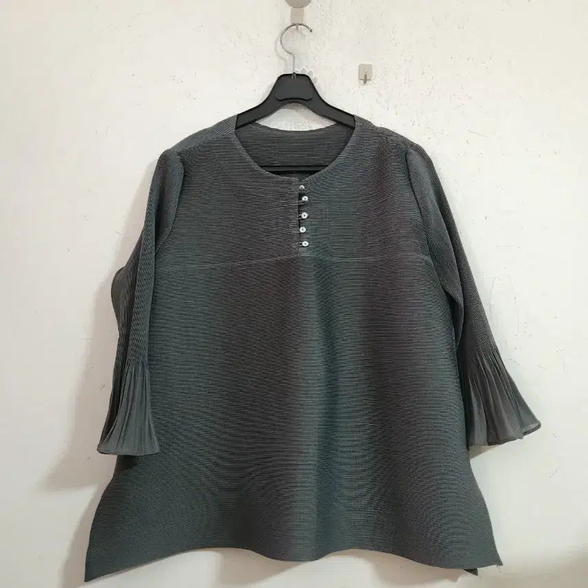 [BUNJANG] Pleated Pintuck Blouse, Gray, 3/4 Sleeve / 플리츠 핀턱 블라우스 회색 7부