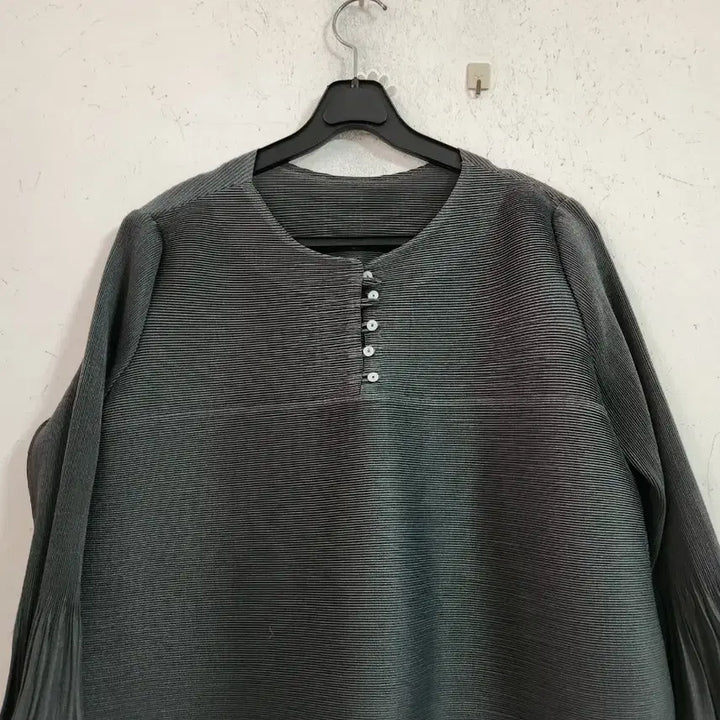 [BUNJANG] Pleated Pintuck Blouse, Gray, 3/4 Sleeve / 플리츠 핀턱 블라우스 회색 7부