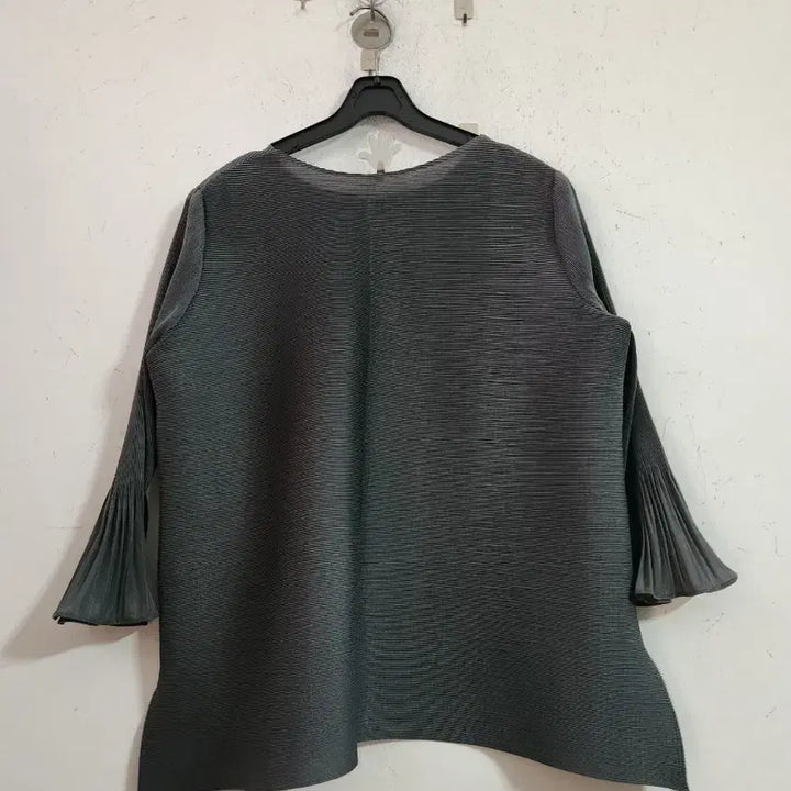 [BUNJANG] Pleated Pintuck Blouse, Gray, 3/4 Sleeve / 플리츠 핀턱 블라우스 회색 7부
