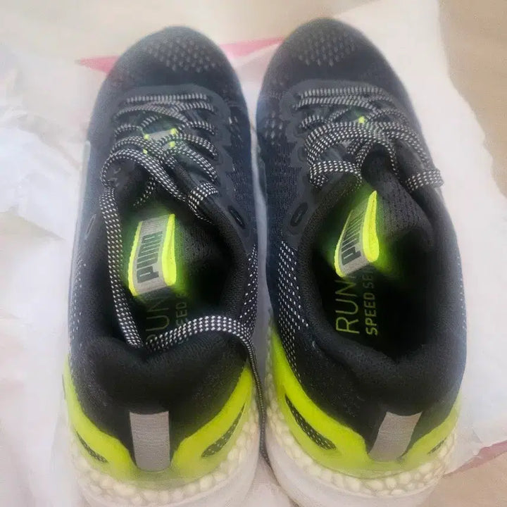 [BUNJANG] Puma Running Shoes Black/Fluorescent 285 / 푸마 런닝화 블랙/형광색 285 새제품