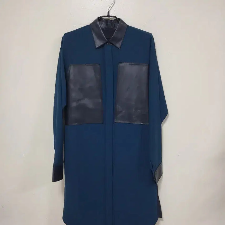 [BUNJANG] The IZ*L Blue Leather Point Long Shirt Dress / 더아이잗 블루 레더 포인트 롱 셔츠.260424