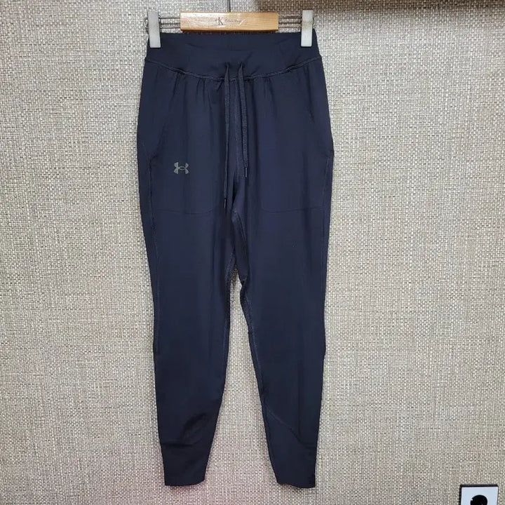 [SOLD OUT] S사이즈 언더아머 슬림핏 조거팬츠 런닝