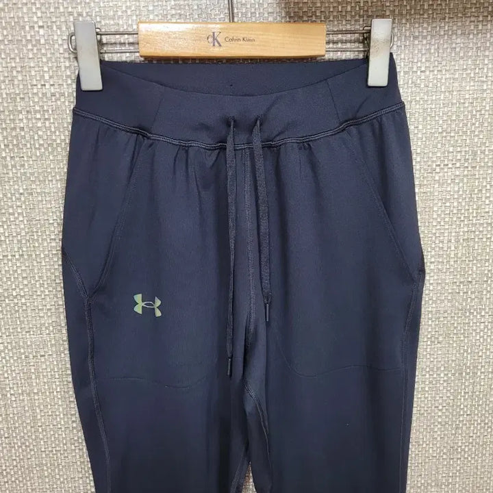 [SOLD OUT] S사이즈 언더아머 슬림핏 조거팬츠 런닝