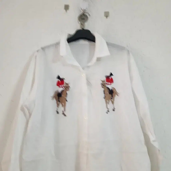 [BUNJANG] White Equestrian Embroidered Shirt / 화이트 승마 자수 셔츠