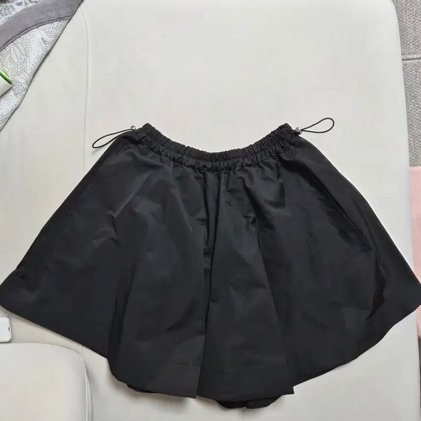 [BUNJANG] Han Hye-yeon Black Flare Skirt Pants / (스타일리스트 한혜연 제작상품)블랙 플레어 치마바지-새상품