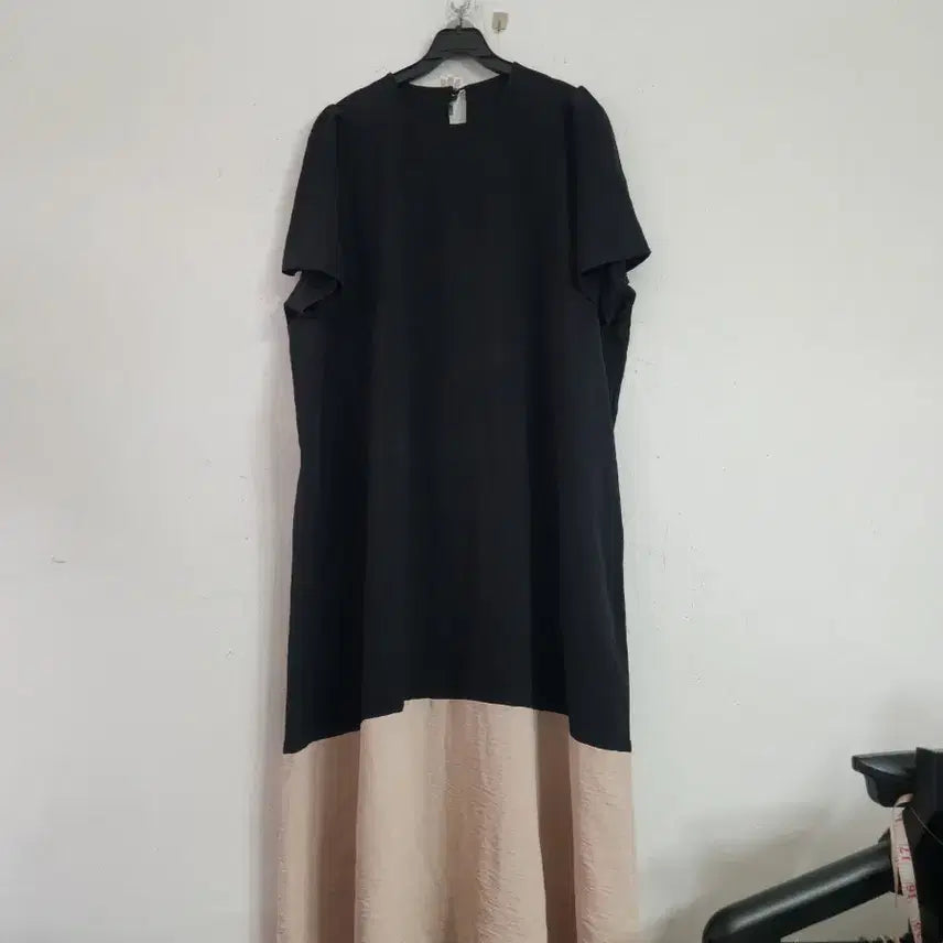 [BUNJANG] Black and Beige Color Block Long Dress / 블랙/베이지 배색 롱 원피스
