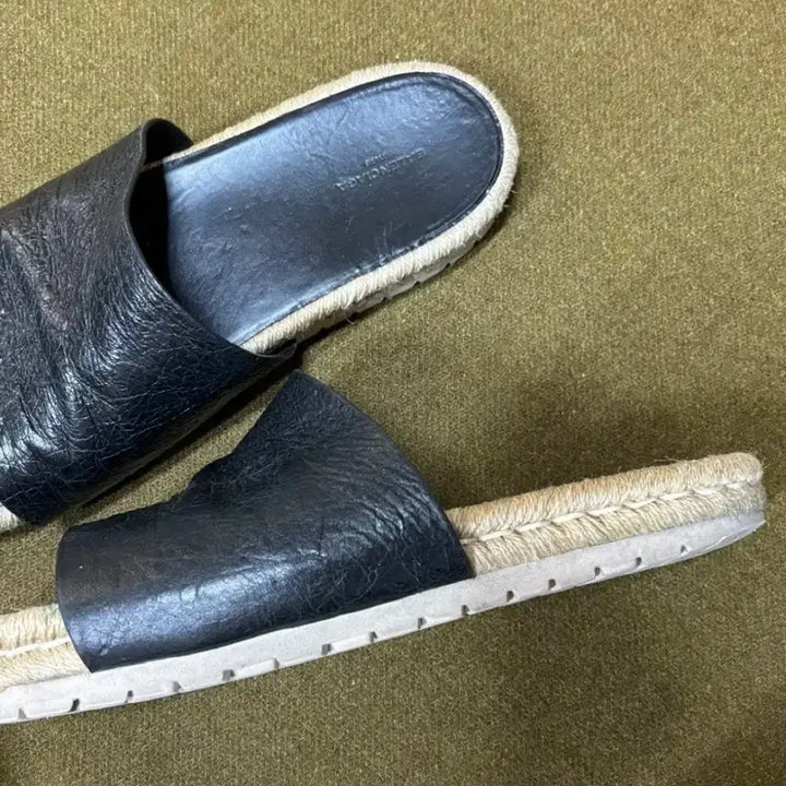 [SOLD OUT] 발렌시아가Balenciaga 레더 슬리퍼 신발