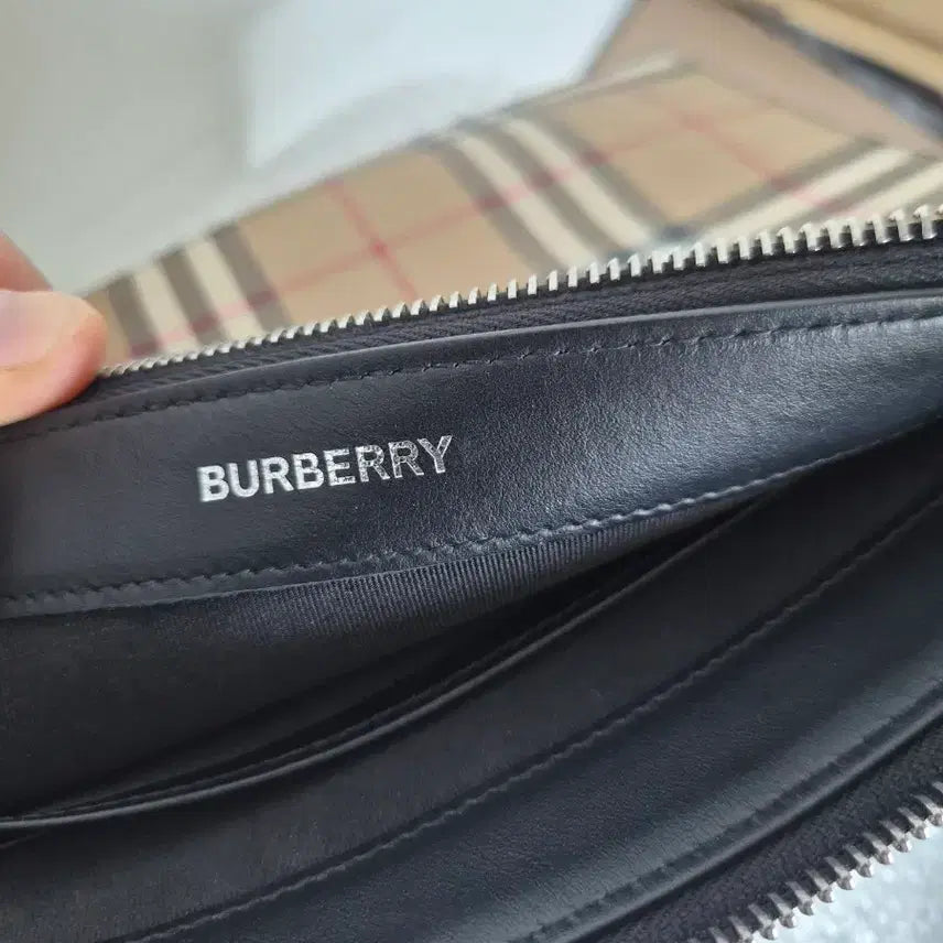 [BUNJANG] Burberry Check Pattern Clutch Bag / 버버리 체크 패턴 클러치 백