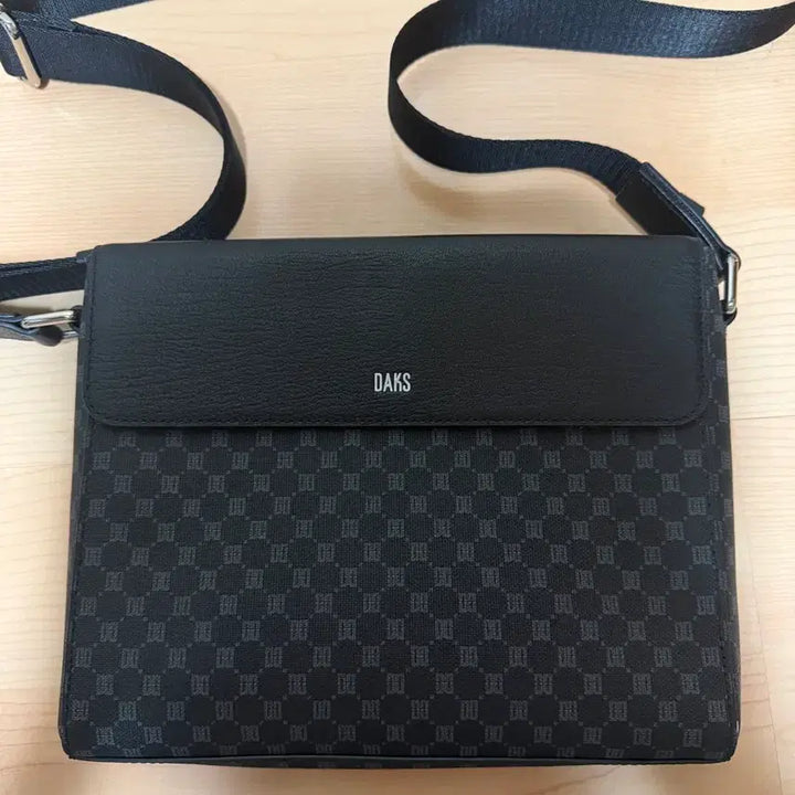 [BUNJANG] DAKS Crossbody Bag / 닥스 DAKS 크로스백