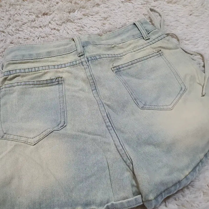 [BUNJANG] Vintage Light Wash Denim Skirt Pants with String Detail / 빈티지한 연청 색감의 데님 치마바지예요허리 양쪽에 스트링 디테일이 있어