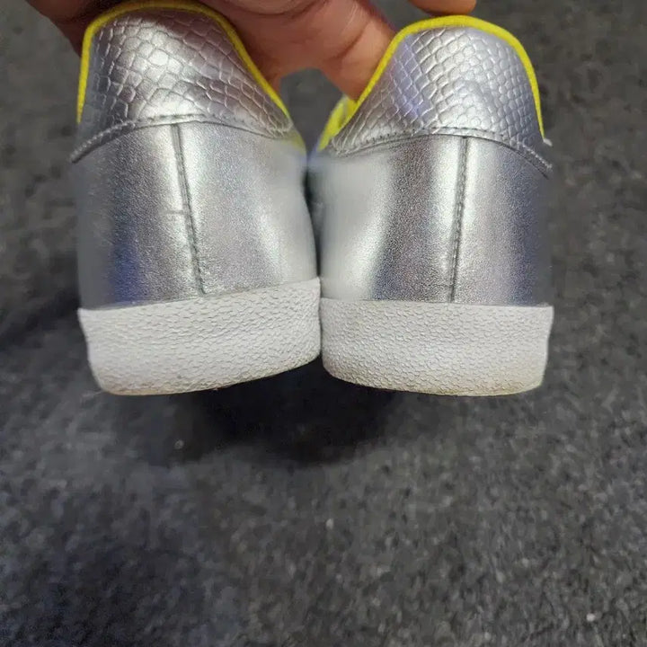 [BUNJANG] Adidas Gazelle Silver Sneakers / 아디다스 가젤 실버   255사이즈