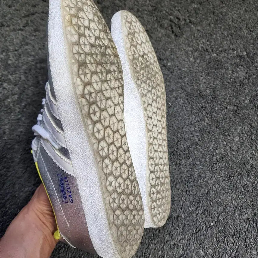 [BUNJANG] Adidas Gazelle Silver Sneakers / 아디다스 가젤 실버   255사이즈