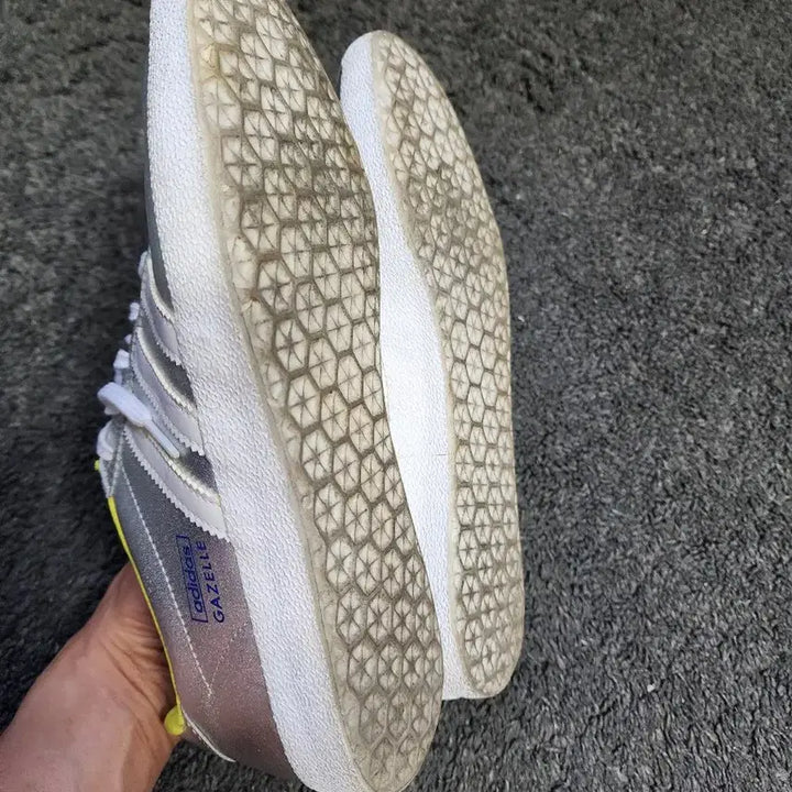 [BUNJANG] Adidas Gazelle Silver Sneakers / 아디다스 가젤 실버   255사이즈