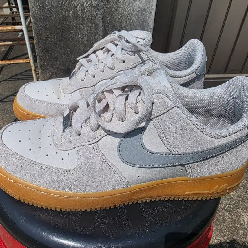 [SOLD OUT] 나이키 에어포스1 07 LV8 팬텀 라이트 스모키그레이 250 껌솔 상태